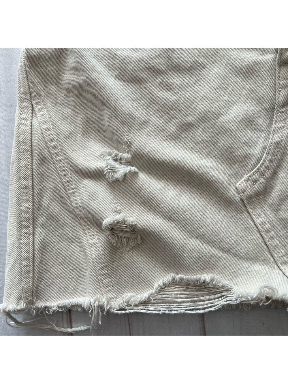 We The Free Women's Khaki Denim Mini Skirt Size 30 Casual Distressed Frayed Hem - Picture 10 of 14